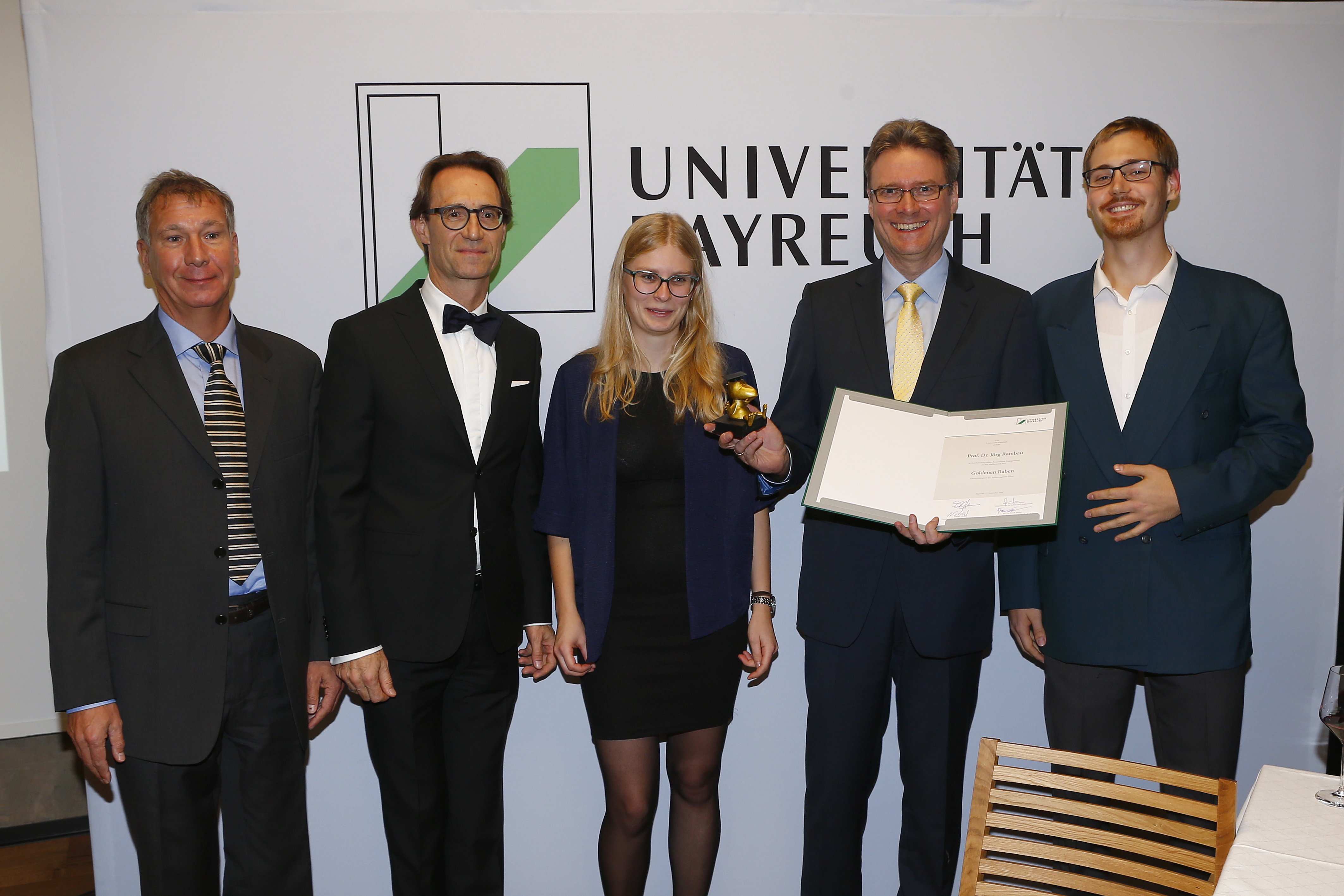 Verleihung des Goldenen Rabens an Professor Dr. Jörg Rambau durch Leo Pessl und Julia Kunkel